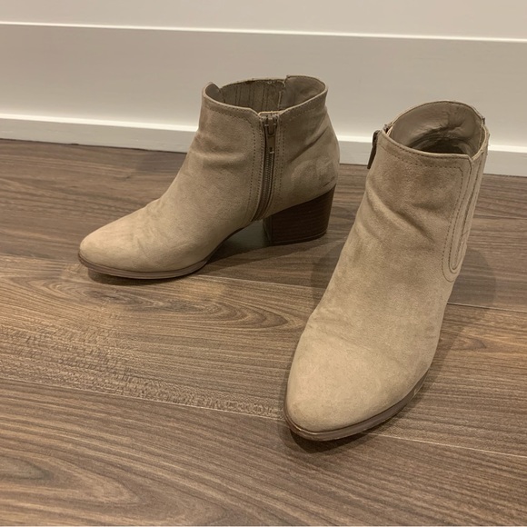 Joe Fresh Booties Size 7 - Picture 3 of 6